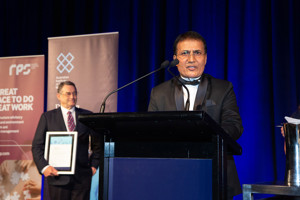 Pankej Patel and Greg Usher at 2023 AIPM awards