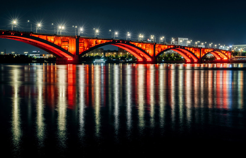 The Story Bridge at night lit up in Brisbane
