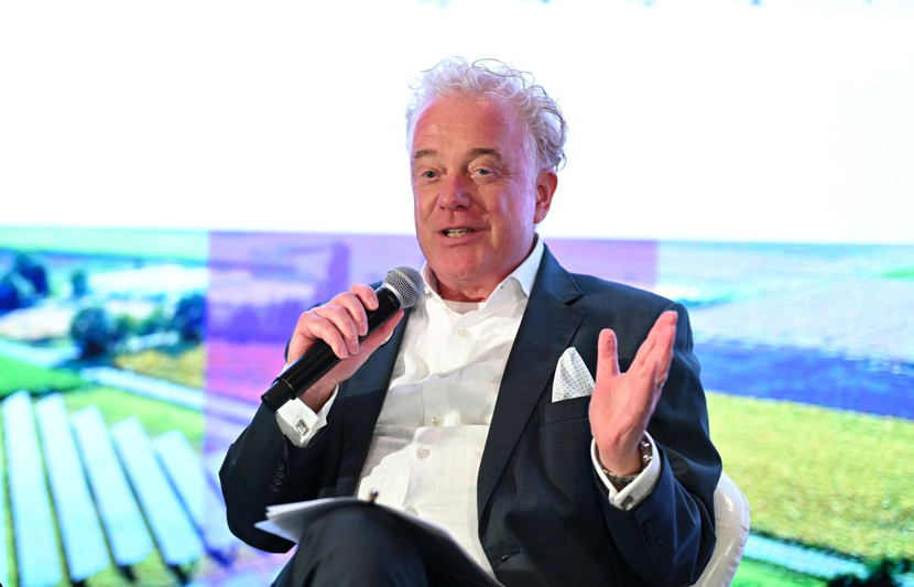 Allard Nooy, Senior Deal Advisor, Singapore speaking at a conference